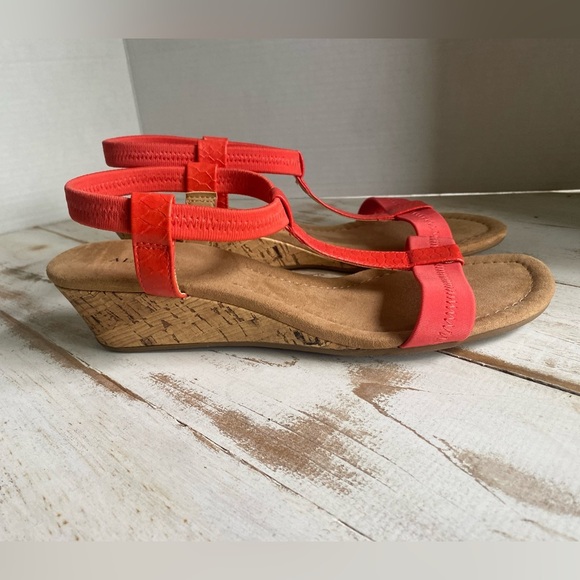 ALFANI coral cork wedge sandals size 9 faux leather summer dressy casual EUC - Picture 9 of 12